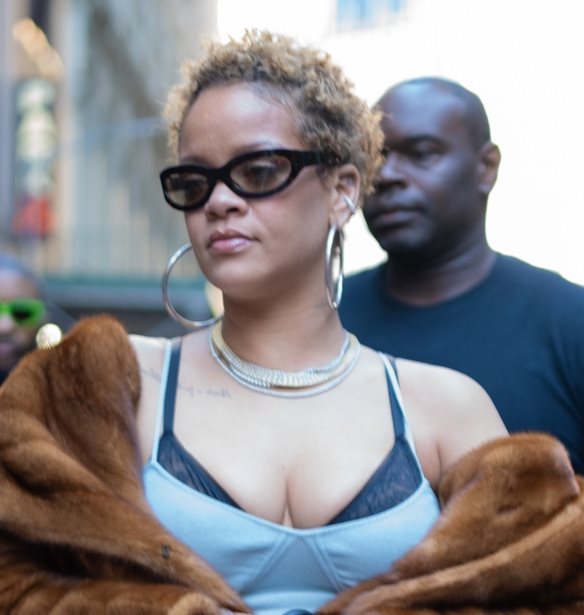 Rihanna | &#x3A0;&#x3BF;&#x3B9;&#x3B1; &#x3B8;&#x3B1; &#x3AE;&#x3B8;&#x3B5;&#x3BB;&#x3B5; &#x3BD;&#x3B1; &#x3C4;&#x3B7;&#x3BD; &#x3C5;&#x3C0;&#x3BF;&#x3B4;&#x3C5;&#x3B8;&#x3B5;&#x3AF; &#x3C3;&#x3B5; &#x3B2;&#x3B9;&#x3BF;&#x3B3;&#x3C1;&#x3B1;&#x3C6;&#x3B9;&#x3BA;&#x3AE; &#x3C4;&#x3B1;&#x3B9;&#x3BD;&#x3AF;&#x3B1;