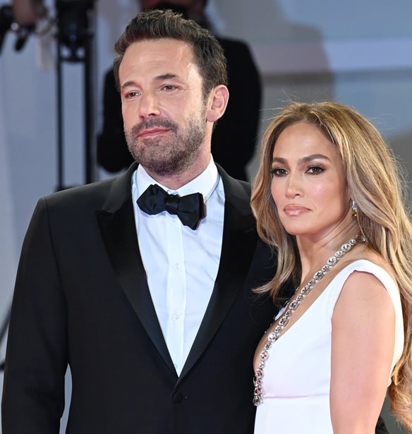 Jennifer Lopez | &#x39A;&#x3B1;&#x3BD;&#x3B5;&#x3AF;&#x3C2; &#x3B1;&#x3C0;&#x3CC; &#x3C4;&#x3BF;&#x3BD; &#x3BA;&#x3CD;&#x3BA;&#x3BB;&#x3BF; &#x3C4;&#x3B7;&#x3C2; &#x3B4;&#x3B5;&#x3BD; &#x3C3;&#x3C5;&#x3BC;&#x3C0;&#x3B1;&#x3B8;&#x3BF;&#x3CD;&#x3C3;&#x3B5; &#x3C4;&#x3BF;&#x3BD; Ben Affleck
