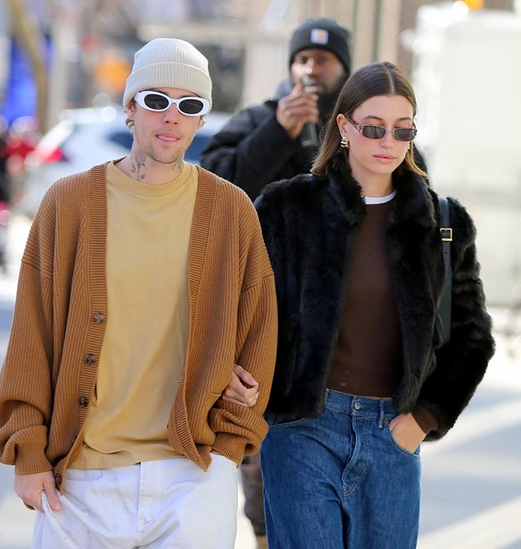 Justin Bieber | &#x397; &#x3B4;&#x3B7;&#x3BC;&#x3CC;&#x3C3;&#x3B9;&#x3B1; &#x3B5;&#x3C1;&#x3C9;&#x3C4;&#x3B9;&#x3BA;&#x3AE; &#x3B5;&#x3BE;&#x3BF;&#x3BC;&#x3BF;&#x3BB;&#x3CC;&#x3B3;&#x3B7;&#x3C3;&#x3B7; &#x3C3;&#x3C4;&#x3B7; &#x3C3;&#x3CD;&#x3B6;&#x3C5;&#x3B3;&#x3CC; &#x3C4;&#x3BF;&#x3C5;, Hailey Bieber