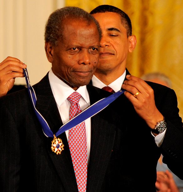 &#x388;&#x3C6;&#x3C5;&#x3B3;&#x3B5; &#x3B1;&#x3C0;&#x3CC; &#x3C4;&#x3B7; &#x3B6;&#x3C9;&#x3AE; &#x3BF; Sidney Poitier