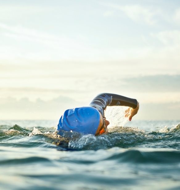 Θαλάσσια σπορ: Τι μπορείς να κάνεις στη θάλασσα και πόσες θερμίδες θα κάψεις