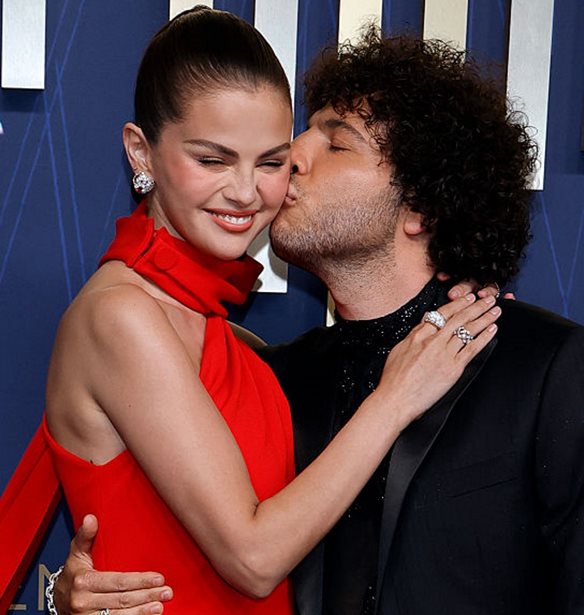 O&#x3B9; &#x3C0;&#x3C1;&#x3CE;&#x3C4;&#x3B5;&#x3C2; &#x3C6;&#x3C9;&#x3C4;&#x3BF;&#x3B3;&#x3C1;&#x3B1;&#x3C6;&#x3AF;&#x3B5;&#x3C2; &#x3B1;&#x3C0;&#x3CC; &#x3C4;&#x3BF;&#x3BD; &#x3B3;&#x3AC;&#x3BC;&#x3BF; &#x3C4;&#x3B7;&#x3C2; Selena Gomez &#x3BA;&#x3B1;&#x3B9; &#x3C4;&#x3BF;&#x3C5; Benny Blanco