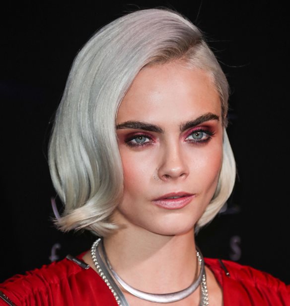 Cara Delevingne: &#x388;&#x3BA;&#x3BF;&#x3C8;&#x3B5; &#x3BA;&#x3B1;&#x3B9; &#x3BE;&#x3CD;&#x3C1;&#x3B9;&#x3C3;&#x3B5; &#x3C4;&#x3B1; &#x3BC;&#x3B1;&#x3BB;&#x3BB;&#x3B9;&#x3AC; &#x3C4;&#x3B7;&#x3C2;!