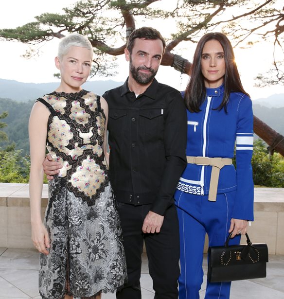 Louis Vuitton: &#x38C;&#x3BB;&#x3BF;&#x3B9; &#x3BF;&#x3B9; celebrities &#x3C0;&#x3BF;&#x3C5; &#x3C0;&#x3B1;&#x3C1;&#x3B5;&#x3C5;&#x3C1;&#x3AD;&#x3B8;&#x3B7;&#x3BA;&#x3B1;&#x3BD; &#x3C3;&#x3C4;&#x3BF; fashion show &#x3C3;&#x3C4;&#x3BF; Tokyo!