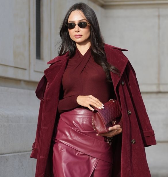 Το μπορντό επιστρέφει και αυτοί είναι οι πιο κομψοί τρόποι για να το φορέσεις