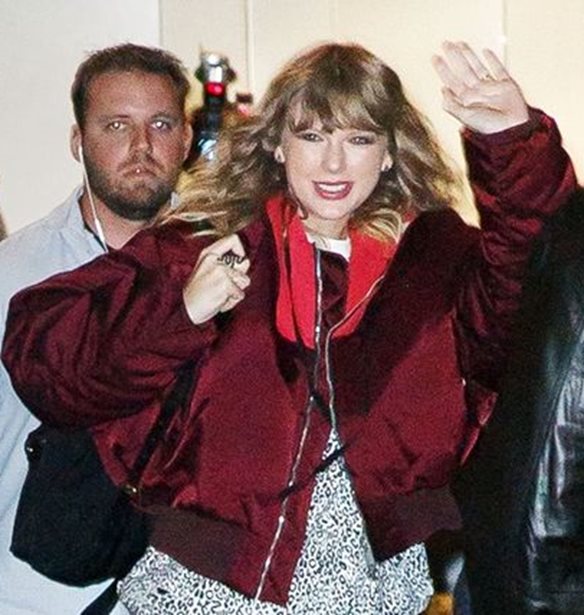 &#x3A4;aylor Swift- &#x3A0;&#x3C1;&#x3AF;&#x3B3;&#x3BA;&#x3B9;&#x3C0;&#x3B1;&#x3C2; Harry: &#x3A0;&#x3BF;&#x3CD; &#x3C4;&#x3BF;&#x3C5;&#x3C2; &#x3B5;&#x3BD;&#x3C4;&#x3CC;&#x3C0;&#x3B9;&#x3C3;&#x3B5; &#x3BF; &#x3C6;&#x3C9;&#x3C4;&#x3BF;&#x3B3;&#x3C1;&#x3B1;&#x3C6;&#x3B9;&#x3BA;&#x3CC;&#x3C2; &#x3C6;&#x3B1;&#x3BA;&#x3CC;&#x3C2;;