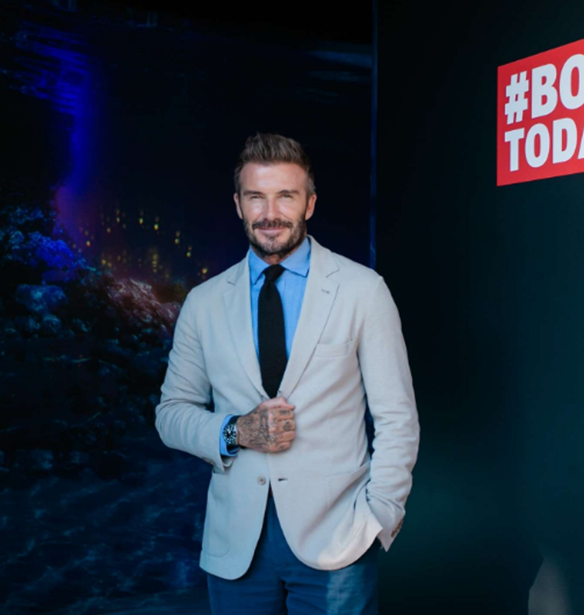 &#x39F; David Beckham &#x3AE;&#x3C1;&#x3B8;&#x3B5; &#x3C3;&#x3C4;&#x3B7;&#x3BD; &#x395;&#x3BB;&#x3BB;&#x3AC;&#x3B4;&#x3B1; &#x3B3;&#x3B9;&#x3B1; &#x3C4;&#x3BF; Tudor Pelagos 39