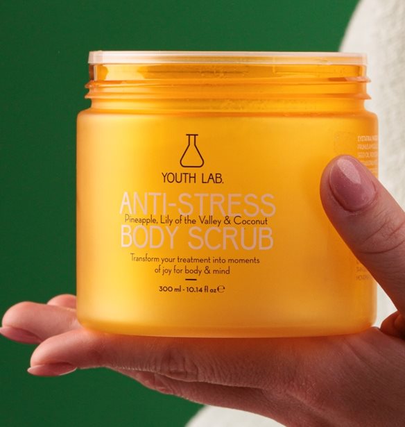 &#x397; &#x3C3;&#x3B5;&#x3B9;&#x3C1;&#x3AC; Anti-Stress &#x3C4;&#x3B7;&#x3C2; Youth Lab. &#x3BC;&#x3CC;&#x3BB;&#x3B9;&#x3C2; &#x3AD;&#x3B3;&#x3B9;&#x3BD;&#x3B5; &#x3C0;&#x3BB;&#x3AE;&#x3C1;&#x3B7;&#x3C2; &#x3BC;&#x3B5; &#x3B4;&#x3CD;&#x3BF; &#x3BD;&#x3AD;&#x3B1; &#x3B1;&#x3C0;&#x3BF;&#x3BB;&#x3B1;&#x3C5;&#x3C3;&#x3C4;&#x3B9;&#x3BA;&#x3AC; body scrubs