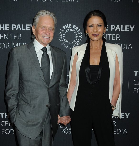 &#x3A4;&#x3BF; chic &#x3B4;&#x3B5;&#x3AF;&#x3C0;&#x3BD;&#x3BF; &#x3C4;&#x3B7;&#x3C2; Catherine Zeta-Jones &#x3BA;&#x3B1;&#x3B9; &#x3C4;&#x3BF;&#x3C5; Michael Douglas &#x3B3;&#x3B9;&#x3B1; &#x3C4;&#x3B7;&#x3BD; &#x397;&#x3BC;&#x3AD;&#x3C1;&#x3B1; &#x3C4;&#x3C9;&#x3BD; &#x395;&#x3C5;&#x3C7;&#x3B1;&#x3C1;&#x3B9;&#x3C3;&#x3C4;&#x3B9;&#x3CE;&#x3BD;