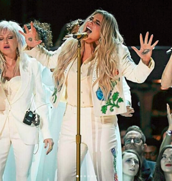 Kesha: &#x397; performance &#x3C0;&#x3BF;&#x3C5; &#x3C3;&#x3C5;&#x3B3;&#x3BA;&#x3AF;&#x3BD;&#x3B7;&#x3C3;&#x3B5; &#x3C4;&#x3BF; &#x3BA;&#x3BF;&#x3B9;&#x3BD;&#x3CC; &#x3C3;&#x3C4;&#x3B1; &#x392;&#x3C1;&#x3B1;&#x3B2;&#x3B5;&#x3AF;&#x3B1; Grammy
