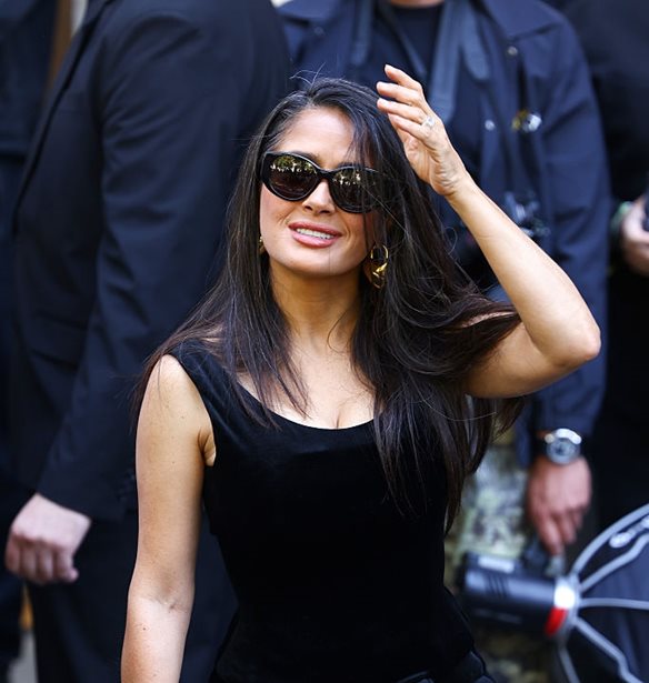 Salma Hayek | M&#x3B5; micro bikini &#x3C3;&#x3C4;&#x3BF; &#x3B5;&#x3BE;&#x3CE;&#x3C6;&#x3C5;&#x3BB;&#x3BB;&#x3BF; &#x3C4;&#x3BF;&#x3C5; Sports Illustrated