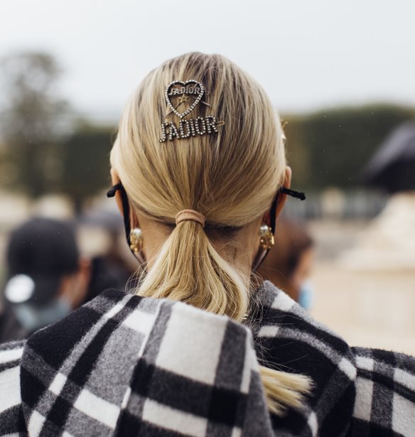 Paris street style: Τα αξεσουάρ που επέλεξαν οι γυναίκες της μόδας