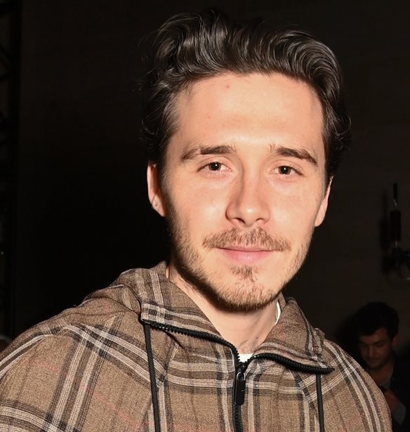 &#x39F; Brooklyn Beckham &#x3BA;&#x3BB;&#x3B9;&#x3BC;&#x3B1;&#x3BA;&#x3CE;&#x3BD;&#x3B5;&#x3B9; &#x3C4;&#x3B7;&#x3BD; &#x3BF;&#x3B9;&#x3BA;&#x3BF;&#x3B3;&#x3B5;&#x3BD;&#x3B5;&#x3B9;&#x3B1;&#x3BA;&#x3AE; &#x3B4;&#x3B9;&#x3B1;&#x3BC;&#x3AC;&#x3C7;&#x3B7; &#x3BC;&#x3B5; &#x3B1;&#x3B9;&#x3C6;&#x3BD;&#x3B9;&#x3B4;&#x3B9;&#x3B1;&#x3C3;&#x3C4;&#x3B9;&#x3BA;&#x3AE; &#x3BA;&#x3AF;&#x3BD;&#x3B7;&#x3C3;&#x3B7;