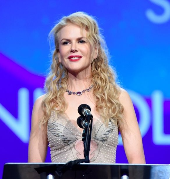 Nicole Kidman: &quot;&#x39B;&#x3CD;&#x3B3;&#x3B9;&#x3C3;&#x3B5;&quot; &#x3BC;&#x3B9;&#x3BB;&#x3CE;&#x3BD;&#x3C4;&#x3B1;&#x3C2; &#x3B3;&#x3B9;&#x3B1; &#x3C4;&#x3BF;&#x3BD; &#x3C0;&#x3B1;&#x3C4;&#x3AD;&#x3C1;&#x3B1; &#x3C4;&#x3B7;&#x3C2;