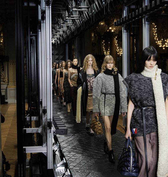 Louis Vuitton AW&#x27;23 | &#x397; &#x3C3;&#x3C5;&#x3BB;&#x3BB;&#x3BF;&#x3B3;&#x3AE; &#x3C0;&#x3BF;&#x3C5; &#x3B5;&#x3C0;&#x3B9;&#x3C7;&#x3B5;&#x3B9;&#x3C1;&#x3B5;&#x3AF; &#x3BD;&#x3B1; &#x3B1;&#x3C0;&#x3B1;&#x3BD;&#x3C4;&#x3AE;&#x3C3;&#x3B5;&#x3B9; &#x3C3;&#x3C4;&#x3BF; &#x3C4;&#x3B9; &#x3B5;&#x3AF;&#x3BD;&#x3B1;&#x3B9; &#x3B3;&#x3B1;&#x3BB;&#x3BB;&#x3B9;&#x3BA;&#x3CC; &#x3C3;&#x3C4;&#x3B9;&#x3BB;