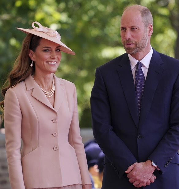 Kate Middleton &amp; &#x3A0;&#x3C1;&#x3AF;&#x3B3;&#x3BA;&#x3B9;&#x3C0;&#x3B1;&#x3C2; William | &#x3A0;&#x3BF;&#x3B9;&#x3BF; &#x3B3;&#x3BD;&#x3C9;&#x3C3;&#x3C4;&#x3CC; &#x3B6;&#x3B5;&#x3C5;&#x3B3;&#x3AC;&#x3C1;&#x3B9; &#x3C4;&#x3B1;&#x3BE;&#x3AF;&#x3B4;&#x3B5;&#x3C8;&#x3B5; &#x3BC;&#x3B1;&#x3B6;&#x3AF; &#x3C4;&#x3BF;&#x3C5;&#x3C2; &#x3C3;&#x3C4;&#x3B7;&#x3BD; &#x39A;&#x3B5;&#x3C6;&#x3B1;&#x3BB;&#x3BF;&#x3BD;&#x3B9;&#x3AC;