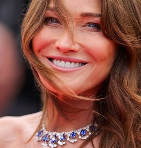 Carla Bruni | &quot;&#x395;&#x3AF;&#x3BC;&#x3B1;&#x3B9; &#x3C0;&#x3B1;&#x3B9;&#x3B4;&#x3AF; &#x3BC;&#x3B9;&#x3B1;&#x3C2; &#x3BC;&#x3BF;&#x3B9;&#x3C7;&#x3B5;&#x3AF;&#x3B1;&#x3C2;, &#x3BF;&#x3C0;&#x3CC;&#x3C4;&#x3B5; &#x3B7; &#x3BC;&#x3BF;&#x3B9;&#x3C7;&#x3B5;&#x3AF;&#x3B1; &#x3B4;&#x3B5;&#x3BD; &#x3B5;&#x3AF;&#x3BD;&#x3B1;&#x3B9; &#x3B3;&#x3B9;&#x3B1; &#x3BC;&#x3AD;&#x3BD;&#x3B1; &#x3B1;&#x3BC;&#x3B1;&#x3C1;&#x3C4;&#x3AF;&#x3B1;&quot;