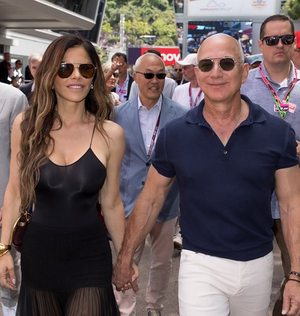 H Lauren S&#xE1;nchez &#x3BA;&#x3B1;&#x3B9; &#x3BF; Jeff Bezos &#x3C0;&#x3B1;&#x3BD;&#x3C4;&#x3C1;&#x3B5;&#x3CD;&#x3C4;&#x3B7;&#x3BA;&#x3B1;&#x3BD; - &#x397; &#x3C0;&#x3C1;&#x3CE;&#x3C4;&#x3B7; &#x3C6;&#x3C9;&#x3C4;&#x3BF;&#x3B3;&#x3C1;&#x3B1;&#x3C6;&#x3AF;&#x3B1; &#x3B1;&#x3C0;&#x3CC; &#x3C4;&#x3BF;&#x3BD; &#x3B3;&#x3AC;&#x3BC;&#x3BF; &#x3C4;&#x3BF;&#x3C5;&#x3C2;