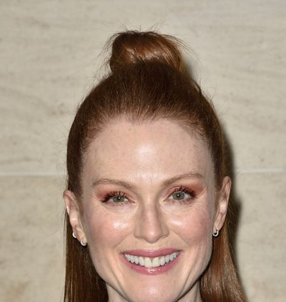 Julianne Moore | &#x397; &#x3BA;&#x3CC;&#x3C1;&#x3B7; &#x3C4;&#x3B7;&#x3C2; &#x3BC;&#x3B5;&#x3B3;&#x3AC;&#x3BB;&#x3C9;&#x3C3;&#x3B5; &#x3BA;&#x3B1;&#x3B9; &#x3C4;&#x3B7;&#x3C2; &#x3BC;&#x3BF;&#x3B9;&#x3AC;&#x3B6;&#x3B5;&#x3B9; &#x3B5;&#x3BA;&#x3C0;&#x3BB;&#x3B7;&#x3BA;&#x3C4;&#x3B9;&#x3BA;&#x3AC;