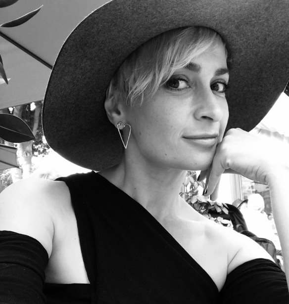 Halyna Hutchins | H &#x3C0;&#x3C1;&#x3CE;&#x3C4;&#x3B7; &#x3B1;&#x3BD;&#x3AC;&#x3C1;&#x3C4;&#x3B7;&#x3C3;&#x3B7; &#x3C4;&#x3BF;&#x3C5; &#x3C3;&#x3C5;&#x3B6;&#x3CD;&#x3B3;&#x3BF;&#x3C5; &#x3C4;&#x3B7;&#x3C2; &#x3B1;&#x3B4;&#x3B9;&#x3BA;&#x3BF;&#x3C7;&#x3B1;&#x3BC;&#x3AD;&#x3BD;&#x3B7;&#x3C2; &#x3BA;&#x3B9;&#x3BD;&#x3B7;&#x3BC;&#x3B1;&#x3C4;&#x3BF;&#x3B3;&#x3C1;&#x3B1;&#x3C6;&#x3AF;&#x3C3;&#x3C4;&#x3C1;&#x3B9;&#x3B1;&#x3C2; &#x3C4;&#x3BF;&#x3C5; Rust