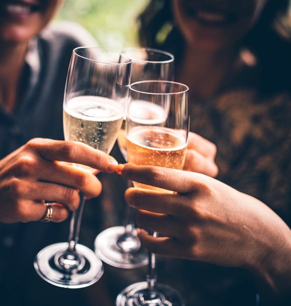 &#x397; &#x386;&#x3BC;&#x3B2;&#x3C5;&#x3BE; &#x3C3;&#x3C5;&#x3BD;&#x3B5;&#x3C1;&#x3B3;&#x3AC;&#x3B6;&#x3B5;&#x3C4;&#x3B1;&#x3B9; &#x3B5;&#x3C0;&#x3AF;&#x3C3;&#x3B7;&#x3BC;&#x3B1; &#x3BC;&#x3B5; &#x3C4;&#x3B7; Mo&#xEB;t-Hennessy