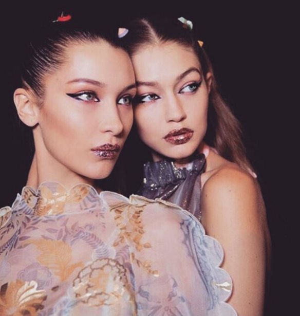 Gigi &#x3BA;&#x3B1;&#x3B9; Bella Hadid: &#x397; &#x3B4;&#x3B9;&#x3B1;&#x3BC;&#x3B1;&#x3C1;&#x3C4;&#x3C5;&#x3C1;&#x3AF;&#x3B1; &#x3C4;&#x3BF;&#x3C5;&#x3C2; &#x3B5;&#x3BD;&#x3AC;&#x3BD;&#x3C4;&#x3B9;&#x3B1; &#x3C3;&#x3C4;&#x3BF;&#x3BD; Donald Trump