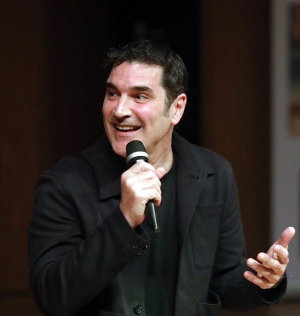 Ο Χριστόφορος Παπακαλιάτης με τα αδέλφια του, Φίλιππο, Στέφανο και Νάρα σε σπάνια στιγμιότυπα