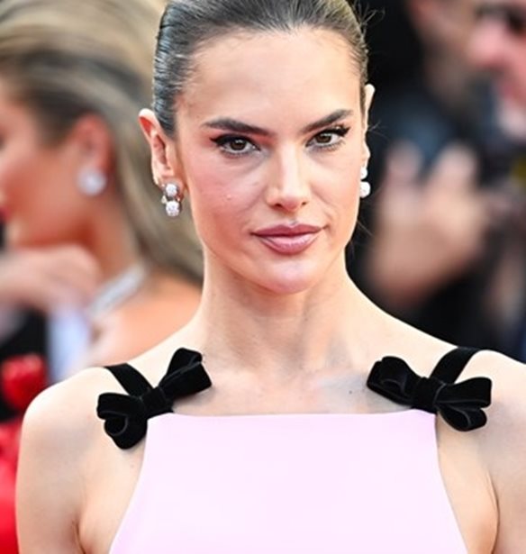 H &#x3BA;&#x3CC;&#x3C1;&#x3B7; &#x3C4;&#x3B7;&#x3C2; Alessandra Ambrosio &#x3AD;&#x3B3;&#x3B9;&#x3BD;&#x3B5; 16 &#x3BA;&#x3B1;&#x3B9; &#x3B5;&#x3AF;&#x3BD;&#x3B1;&#x3B9; &#x3AF;&#x3B4;&#x3B9;&#x3B1; &#x3BC;&#x3B5; &#x3C4;&#x3B7; &#x3BC;&#x3B1;&#x3BC;&#x3AC; &#x3C4;&#x3B7;&#x3C2;