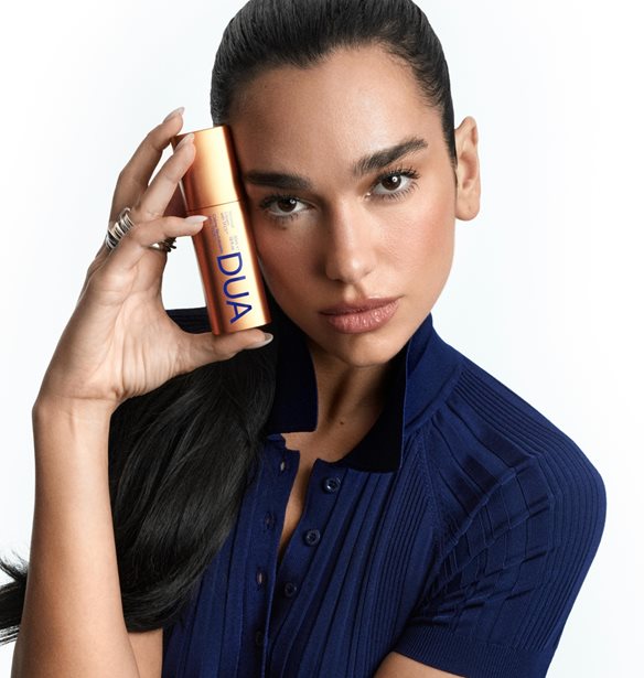 &#x397; Dua Lipa &#x3C3;&#x3C5;&#x3BC;&#x3C0;&#x3C1;&#x3AC;&#x3C4;&#x3C4;&#x3B5;&#x3B9; &#x3BC;&#x3B5; &#x3C4;&#x3BF;&#x3BD; Augustinus Bader &#x3BA;&#x3B1;&#x3B9; &#x3B1;&#x3C0;&#x3BF;&#x3BA;&#x3C4;&#x3AC; &#x3C4;&#x3BF; &#x3B4;&#x3B9;&#x3BA;&#x3CC; &#x3C4;&#x3B7;&#x3C2; &#x3C0;&#x3C1;&#x3BF;&#x3C3;&#x3B9;&#x3C4;&#x3CC; skincare brand