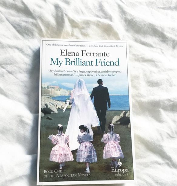 &#x3A4;&#x3BF; &quot;&#x397; &#x3C5;&#x3C0;&#x3AD;&#x3C1;&#x3BF;&#x3C7;&#x3B7; &#x3C6;&#x3AF;&#x3BB;&#x3B7; &#x3BC;&#x3BF;&#x3C5;&quot; &#x3C4;&#x3B7;&#x3C2; Elena Ferrante &#x3B3;&#x3AF;&#x3BD;&#x3B5;&#x3C4;&#x3B1;&#x3B9; &#x3C3;&#x3B5;&#x3B9;&#x3C1;&#x3AC; &#x3B1;&#x3C0;&#x3CC; &#x3C4;&#x3BF; HBO