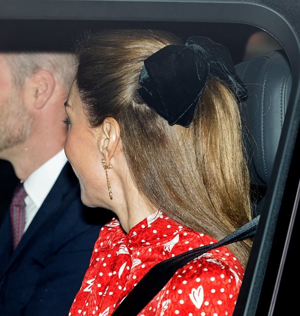 Η Kate Middleton έφερε πίσω το flamenco φόρεμα για το χριστουγεννιάτικο γεύμα στο Παλάτι του Μπάκιγχαμ