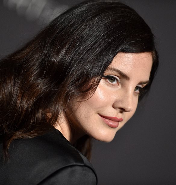 &#x397; Lana del Rey &#x3B4;&#x3B9;&#x3B1;&#x3C3;&#x3BA;&#x3B5;&#x3CD;&#x3B1;&#x3C3;&#x3B5; &#x3C4;&#x3BF;&#x3BD; &#x3CD;&#x3BC;&#x3BD;&#x3BF; &quot;On Eagles&#x2019; Wings&quot; &#x3B3;&#x3B9;&#x3B1; &#x3BD;&#x3B1; &#x3B3;&#x3B9;&#x3BF;&#x3C1;&#x3C4;&#x3AC;&#x3C3;&#x3B5;&#x3B9; &#x3C4;&#x3B7; &#x3BD;&#x3AF;&#x3BA;&#x3B7; &#x3C4;&#x3BF;&#x3C5; Biden