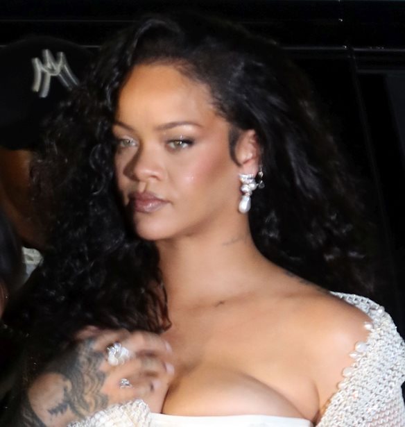 &#x397; &#x3B5;&#x3BC;&#x3C6;&#x3AC;&#x3BD;&#x3B9;&#x3C3;&#x3B7; &#x3C4;&#x3B7;&#x3C2; Rihanna &#x3C3;&#x3C4;&#x3B7;&#x3BD; &#x395;&#x3B2;&#x3B4;&#x3BF;&#x3BC;&#x3AC;&#x3B4;&#x3B1; &#x39C;&#x3CC;&#x3B4;&#x3B1;&#x3C2; &#x3C4;&#x3B7;&#x3C2; &#x39D;&#x3AD;&#x3B1;&#x3C2; &#x3A5;&#x3CC;&#x3C1;&#x3BA;&#x3B7;&#x3C2; &#x3AD;&#x3B3;&#x3B9;&#x3BD;&#x3B5; &#x3B8;&#x3AD;&#x3BC;&#x3B1; &#x3C3;&#x3C5;&#x3B6;&#x3AE;&#x3C4;&#x3B7;&#x3C3;&#x3B7;&#x3C2; &#x3C3;&#x3C4;&#x3B1; social media