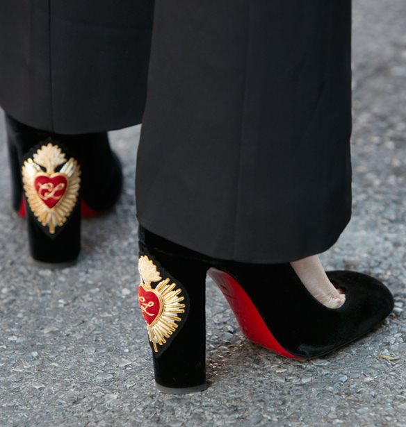 &#x391;&#x3C5;&#x3C4;&#x3AE; &#x3B5;&#x3AF;&#x3BD;&#x3B1;&#x3B9; &#x3B7; &#x3B9;&#x3C3;&#x3C4;&#x3BF;&#x3C1;&#x3AF;&#x3B1; &#x3C0;&#x3AF;&#x3C3;&#x3C9; &#x3B1;&#x3C0;&#x3CC; &#x3C4;&#x3B9;&#x3C2; &#x3C7;&#x3B1;&#x3C1;&#x3B1;&#x3BA;&#x3C4;&#x3B7;&#x3C1;&#x3B9;&#x3C3;&#x3C4;&#x3B9;&#x3BA;&#x3AD;&#x3C2; &#x3BA;&#x3CC;&#x3BA;&#x3BA;&#x3B9;&#x3BD;&#x3B5;&#x3C2; &#x3C3;&#x3CC;&#x3BB;&#x3B5;&#x3C2; &#x3C4;&#x3BF;&#x3C5; Christian Louboutin