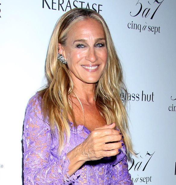 H Sarah Jessica Parker &#x3BC;&#x3B5; &#x3C4;&#x3BF; &quot;quiet luxury&quot; &#x3C7;&#x3C4;&#x3AD;&#x3BD;&#x3B9;&#x3C3;&#x3BC;&#x3B1; &#x3C0;&#x3BF;&#x3C5; &#x3C4;&#x3B7;&#x3BD; &#x3BA;&#x3AC;&#x3BD;&#x3B5;&#x3B9; &#x3BD;&#x3B1; &#x3B4;&#x3B5;&#x3AF;&#x3C7;&#x3BD;&#x3B5;&#x3B9; 10 &#x3C7;&#x3C1;&#x3CC;&#x3BD;&#x3B9;&#x3B1; &#x3BD;&#x3B5;&#x3CC;&#x3C4;&#x3B5;&#x3C1;&#x3B7;