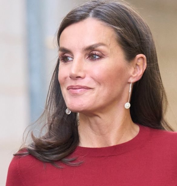 &#x397; &#x3B2;&#x3B1;&#x3C3;&#x3AF;&#x3BB;&#x3B9;&#x3C3;&#x3C3;&#x3B1; Letizia &#x3BC;&#x3B5; &#x3C4;&#x3BF;&#x3BD; &#x3C0;&#x3B9;&#x3BF; chic &#x3C7;&#x3C1;&#x3C9;&#x3BC;&#x3B1;&#x3C4;&#x3B9;&#x3BA;&#x3CC; &#x3C3;&#x3C5;&#x3BD;&#x3B4;&#x3C5;&#x3B1;&#x3C3;&#x3BC;&#x3CC; &#x3C4;&#x3BF;&#x3C5; &#x3C7;&#x3B5;&#x3B9;&#x3BC;&#x3CE;&#x3BD;&#x3B1;