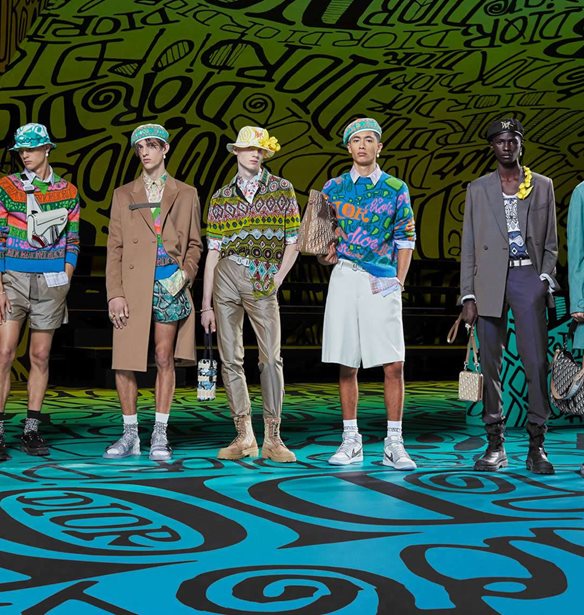 &#x388;&#x3C4;&#x3C3;&#x3B9; &#x3B4;&#x3B7;&#x3BC;&#x3B9;&#x3BF;&#x3CD;&#x3C1;&#x3B3;&#x3B7;&#x3C3;&#x3B5; &#x3C4;&#x3B1; &#x3C6;&#x3B1;&#x3BD;&#x3C4;&#x3B1;&#x3C3;&#x3C4;&#x3B9;&#x3BA;&#x3AC; prints &#x3BF; Dior Men &#x3BC;&#x3B5; &#x3C4;&#x3BF;&#x3BD; Shawn Stussy