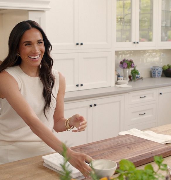 H Meghan Markle &#x3BC;&#x3B1;&#x3C2; &#x3B2;&#x3AC;&#x3B6;&#x3B5;&#x3B9; &#x3C3;&#x3C4;&#x3B7;&#x3BD; &#x3BA;&#x3BF;&#x3C5;&#x3B6;&#x3AF;&#x3BD;&#x3B1; &#x3C4;&#x3B7;&#x3C2; &#x3B3;&#x3B9;&#x3B1; &#x3C4;&#x3B9;&#x3C2; &#x3B1;&#x3BD;&#x3AC;&#x3B3;&#x3BA;&#x3B5;&#x3C2; &#x3C4;&#x3B7;&#x3C2; &#x3BD;&#x3AD;&#x3B1;&#x3C2; &#x3C4;&#x3B7;&#x3C2; &#x3C3;&#x3B5;&#x3B9;&#x3C1;&#x3AC;&#x3C2;