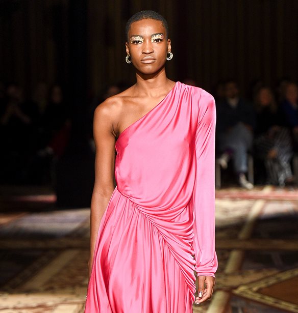 Τα party dresses επέστρεψαν στα catwalks