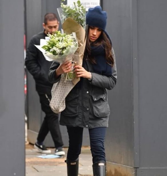 Meghan Markle: &#x3A4;&#x3B9; &#x3C3;&#x3B7;&#x3BC;&#x3B1;&#x3AF;&#x3BD;&#x3B5;&#x3B9; &#x3C4;&#x3BF; &#x3B4;&#x3B1;&#x3C7;&#x3C4;&#x3C5;&#x3BB;&#x3AF;&#x3B4;&#x3B9; &#x3C0;&#x3BF;&#x3C5; &#x3C6;&#x3BF;&#x3C1;&#x3AC;&#x3B5;&#x3B9;;