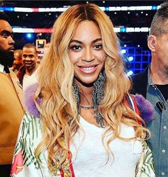 Beyonce: &#x39A;&#x3B9; &#x3CC;&#x3BC;&#x3C9;&#x3C2; &#x3C6;&#x3CC;&#x3C1;&#x3B5;&#x3C3;&#x3B5; t-shirt &#x3B1;&#x3BE;&#x3AF;&#x3B1;&#x3C2; 19&#x20AC;!