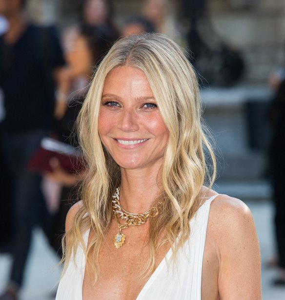 Gwyneth Paltrow | &#x39D;&#x3CC;&#x3C3;&#x3B7;&#x3C3;&#x3B5; &#x3B1;&#x3C0;&#x3CC; &#x3BA;&#x3BF;&#x3C1;&#x3BF;&#x3BD;&#x3BF;&#x3CA;&#x3CC; &#x3BA;&#x3B1;&#x3B9; &#x3BC;&#x3BF;&#x3B9;&#x3C1;&#x3AC;&#x3C3;&#x3C4;&#x3B7;&#x3BA;&#x3B5; &#x3C4;&#x3B7;&#x3BD; &#x3B5;&#x3BC;&#x3C0;&#x3B5;&#x3B9;&#x3C1;&#x3AF;&#x3B1; &#x3C4;&#x3B7;&#x3C2;