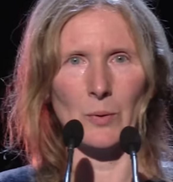 &#x3A4;&#x3BF; Booker 2024 &#x3C3;&#x3C4;&#x3B7;&#x3BD; Samantha Harvey | &#x397; &#x3C0;&#x3C1;&#x3CE;&#x3C4;&#x3B7; &#x3B3;&#x3C5;&#x3BD;&#x3B1;&#x3AF;&#x3BA;&#x3B1; &#x3C0;&#x3BF;&#x3C5; &#x3C0;&#x3B1;&#x3AF;&#x3C1;&#x3BD;&#x3B5;&#x3B9; &#x3C4;&#x3BF; &#x3B2;&#x3C1;&#x3B1;&#x3B2;&#x3B5;&#x3AF;&#x3BF; &#x3BC;&#x3B5;&#x3C4;&#x3AC; &#x3C4;&#x3BF; 2019