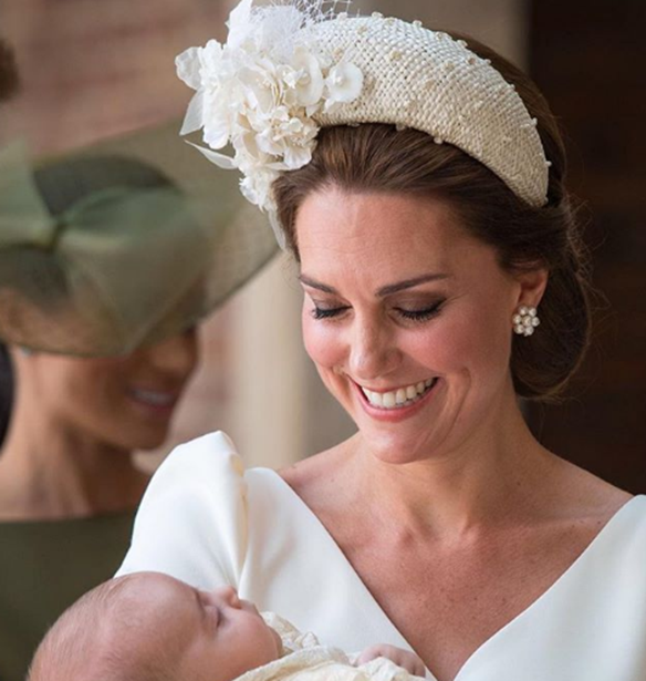 &#x3A0;&#x3C1;&#x3AF;&#x3B3;&#x3BA;&#x3B9;&#x3C0;&#x3B1;&#x3C2; Louis | &#x3A0;&#x3BF;&#x3B6;&#x3AC;&#x3C1;&#x3B5;&#x3B9; &#x3C3;&#x3C4;&#x3B7;&#x3BD; Kate Middleton &#x3B3;&#x3B9;&#x3B1; &#x3C4;&#x3B1; &#x3C0;&#x3BF;&#x3C1;&#x3C4;&#x3C1;&#x3B1;&#x3AF;&#x3C4;&#x3B1; &#x3C4;&#x3C9;&#x3BD; &#x3B3;&#x3B5;&#x3BD;&#x3B5;&#x3B8;&#x3BB;&#x3AF;&#x3C9;&#x3BD; &#x3C4;&#x3BF;&#x3C5;
