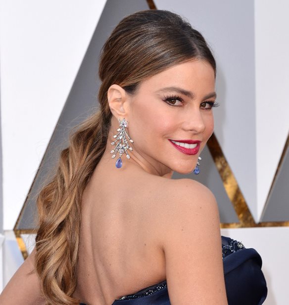 &#x397; Sofia Vergara &#x3B5;&#x3AF;&#x3BD;&#x3B1;&#x3B9; &#x3C4;&#x3BF; &#x3BD;&#x3AD;&#x3BF; &#x3C0;&#x3C1;&#x3CC;&#x3C3;&#x3C9;&#x3C0;&#x3BF; &#x3C4;&#x3C9;&#x3BD; Dolce &amp; Gabbana