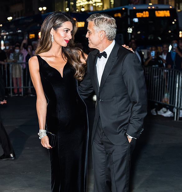 George Clooney | &#x394;&#x3B5;&#x3BD; &#x3BC;&#x3C0;&#x3BF;&#x3C1;&#x3BF;&#x3CD;&#x3C3;&#x3B5; &#x3BD;&#x3B1; &#x3C0;&#x3AC;&#x3C1;&#x3B5;&#x3B9; &#x3C4;&#x3B1; &#x3BC;&#x3AC;&#x3C4;&#x3B9;&#x3B1; &#x3C4;&#x3BF;&#x3C5; &#x3B1;&#x3C0;&#x3CC; &#x3C4;&#x3B7;&#x3BD; Amal &#x3C3;&#x3B5; gala &#x3C3;&#x3C4;&#x3B7; &#x39D;&#x3AD;&#x3B1; &#x3A5;&#x3CC;&#x3C1;&#x3BA;&#x3B7;