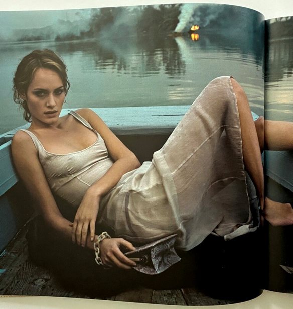 O &#x3BF;&#x3AF;&#x3BA;&#x3BF;&#x3C2; Prada &#x3BA;&#x3C5;&#x3BA;&#x3BB;&#x3BF;&#x3C6;&#x3CC;&#x3C1;&#x3B7;&#x3C3;&#x3B5; &#x3AD;&#x3BD;&#x3B1; &#x3BB;&#x3B5;&#x3CD;&#x3BA;&#x3C9;&#x3BC;&#x3B1; &#x3BC;&#x3B5; &#x3C6;&#x3C9;&#x3C4;&#x3BF;&#x3B3;&#x3C1;&#x3B1;&#x3C6;&#x3AF;&#x3B5;&#x3C2; &#x3C4;&#x3BF;&#x3C5; Glen Luchford