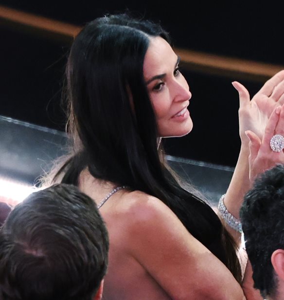 Demi Moore | &#x388;&#x3C4;&#x3C3;&#x3B9; &quot;&#x3AD;&#x3C0;&#x3BD;&#x3B9;&#x3BE;&#x3B5;&quot; &#x3C4;&#x3BF;&#x3BD; &#x3C0;&#x3CC;&#x3BD;&#x3BF; &#x3C4;&#x3B7;&#x3C2; &#x3BC;&#x3B5;&#x3C4;&#x3AC; &#x3C4;&#x3B7;&#x3BD; &#x3AE;&#x3C4;&#x3C4;&#x3B1; &#x3C3;&#x3C4;&#x3B1; &#x38C;&#x3C3;&#x3BA;&#x3B1;&#x3C1;