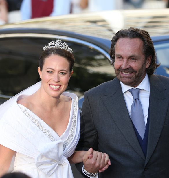 To &#x3BB;&#x3B9;&#x3C4;&#x3CC; &#x3BD;&#x3C5;&#x3C6;&#x3B9;&#x3BA;&#x3CC; &#x3BC;&#x3B1;&#x3BA;&#x3B9;&#x3B3;&#x3B9;&#x3AC;&#x3B6; &#x3C4;&#x3B7;&#x3C2; Nina Flohr &#x3C0;&#x3BF;&#x3C5; &#x3BC;&#x3B1;&#x3C2; &#x3B8;&#x3CD;&#x3BC;&#x3B9;&#x3C3;&#x3B5; &#x3AD;&#x3BD;&#x3C4;&#x3BF;&#x3BD;&#x3B1; &#x3C4;&#x3BF; bridal look &#x3C4;&#x3B7;&#x3C2; Meghan Markle