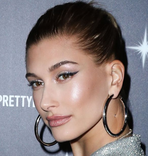 Hailey Baldwin | &#x397; &#x3C4;&#x3BF;&#x3BB;&#x3BC;&#x3B7;&#x3C1;&#x3AE; &#x3BA;&#x3B1;&#x3B9; &#x3C3;&#x3C4;&#x3C5;&#x3BB;&#x3AC;&#x3C4;&#x3B7; &#x3B5;&#x3BC;&#x3C6;&#x3AC;&#x3BD;&#x3B9;&#x3C3;&#x3AE; &#x3C4;&#x3B7;&#x3C2;